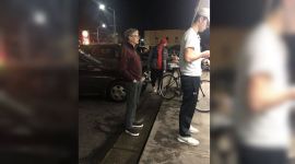 Bill gates, bill gates waits in line, bill gates viral photos, bill gates wait at drive in line, viral news, good news, inspiring news, indian express