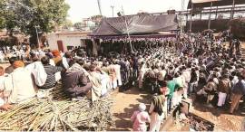 capture Shamli: Dues not paid for 2 years, cane farmers surround sugar mill