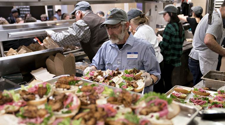 Chef Jose Andres' relief kitchen feeds 5,500 furloughed fed workers