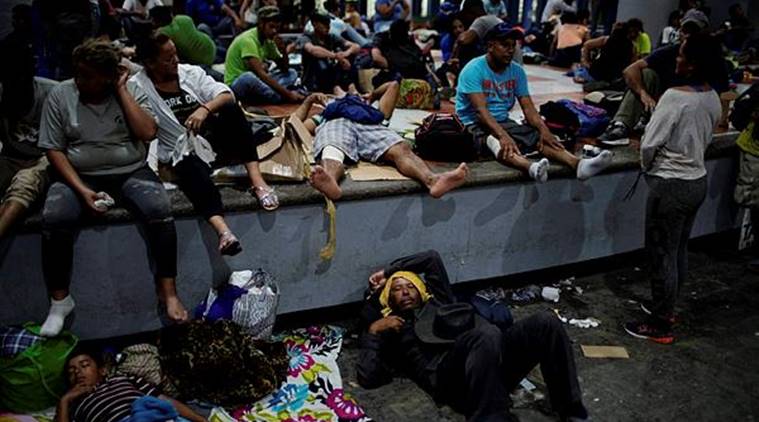 Hundreds of Central American migrants enter Mexico with few checks ...