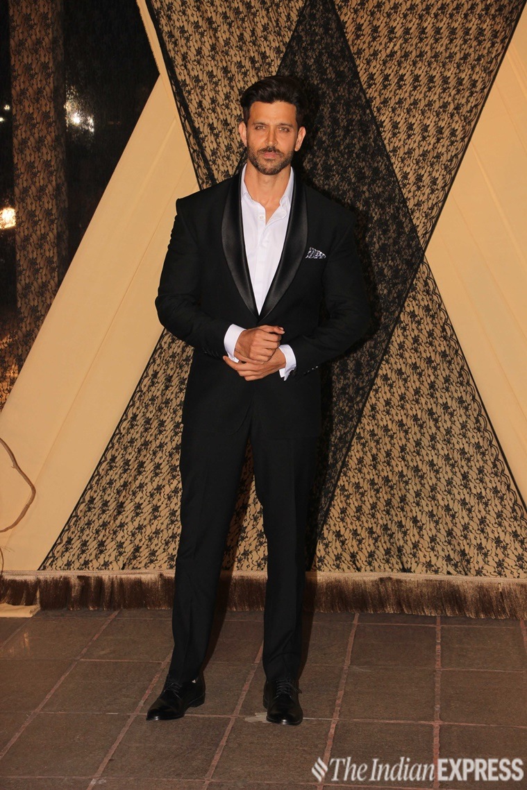 Mukesh Bhatt, Sakshi Bhatt, Mukesh Bhatt daughter reception, Mahesh Bhatt, Amitabh Bachchan, Shah Rukh Khan, Alia Bhatt, Rekha, Shraddha Kapoor, Vicky Kaushal, Dia Mirza, Vidya Balan, Hrithik Roshan, Bipasha Basu, Kartik Aryan, Rajkummar Rao , celeb fashion, bollywood fashion, indian express, indian express news