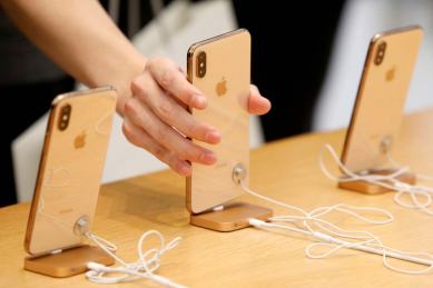 Apple, Apple iPhone XS, Apple iPhone XS demand, iPhone product, Apple cuts iPhone product, Apple iPhone product slashed, iPhone sales