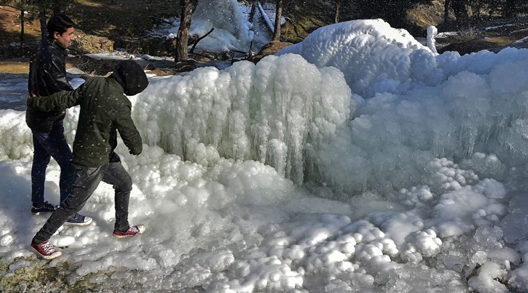 J&K: Valley witnesses first snowfall of 2019, Kargil ...