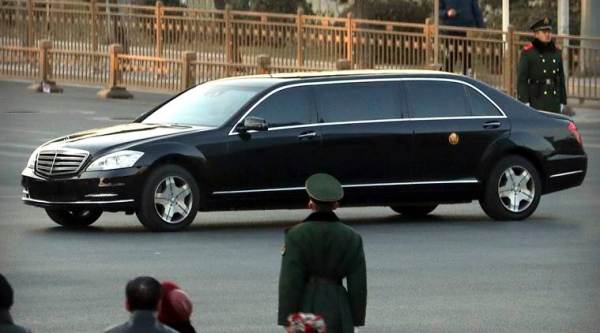 Kim Jong Un's motorcade heads out on Day 2 of China trip