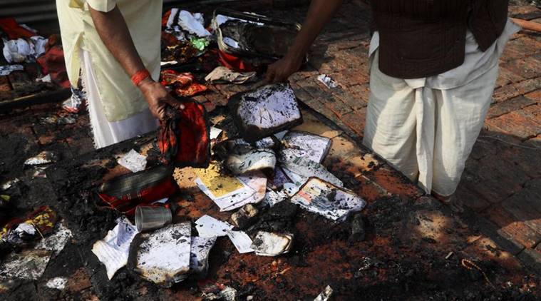 kumbh mela, kumbh mela prayagraj, kumbh mela fire, fire at kumbh mela site, gas cylinder explosion, prayagraj, indian express news