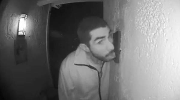 man licks doorbell, man licks doorbell video, bizarre doorbell video, man licks doorbell for 3 hours, man doorbell viral video, funny video, trending, trending news, indian express, indian express news