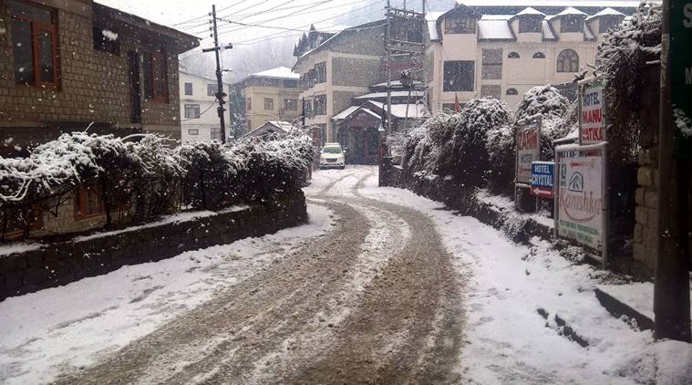 manali, himachal pradesh, kullu manali, cold wave conditions, snowfall, hill station, dalhousie, shimla, kufri, indian express news
