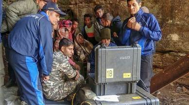 Navy resumes operation to retrieve trapped miner's body, not successful