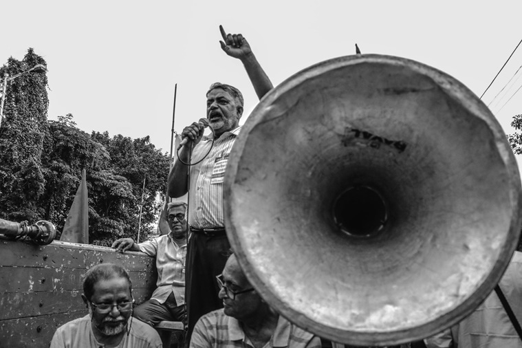 Kolkata, Deshapriya Park, Mrinal Sen, Kunal Sen, actor-director-songwriter, Anjan Dutta, Sandip Ray, Ranjit Mullick, Kharij, Bengali, Mrinal Sen films, Mrinal Sen, Neel Aakasher Neechey, Chinese, Akash Kusum, Howrah Bridge, Calcutta 71, Calcutta trilogy film, Interview, Golpo Holeo Shotti, Bawarchi, Hrishikesh Mukherjee, indian express, indian express news