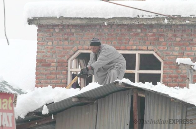 kashmir snowfall, jammu and kashmir snowfall, bandipora heavy snowfall, snowfall in bandipora, indian express news