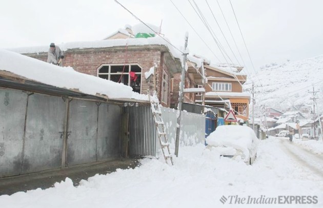 kashmir snowfall, jammu and kashmir snowfall, bandipora heavy snowfall, snowfall in bandipora, indian express news
