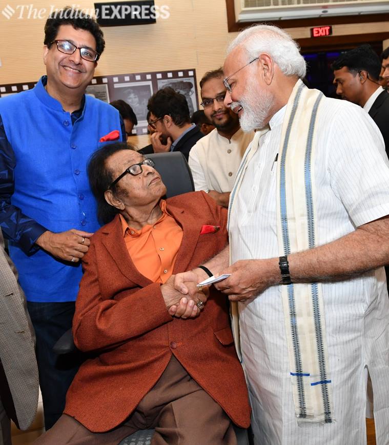 manoj kumar with narendra modi