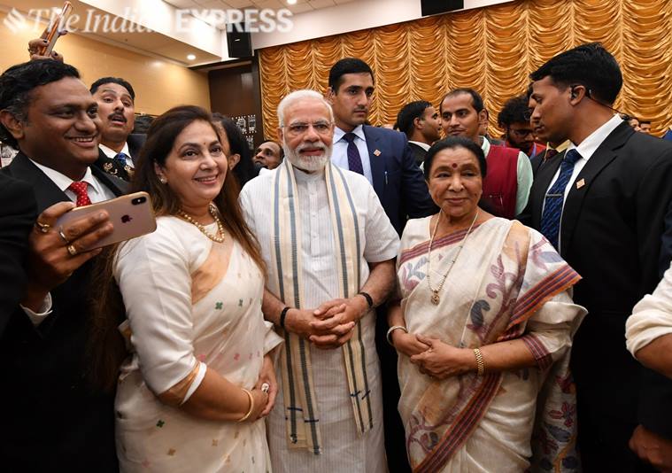 asha bhosle with pm modi