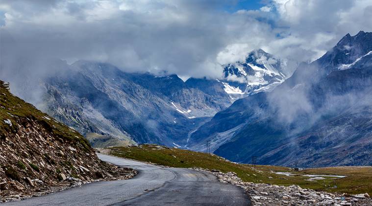 dangerous roads, dangerous roads of india, highest altitude roads, Zoji La Pass, Rohtang Pass, Chang La Pass, Gata Loops, Bum La Pass, Killar-Kishtwar Road, Sikkim’s 3-level zigzag road, leh ladakh, indian express, indian express news