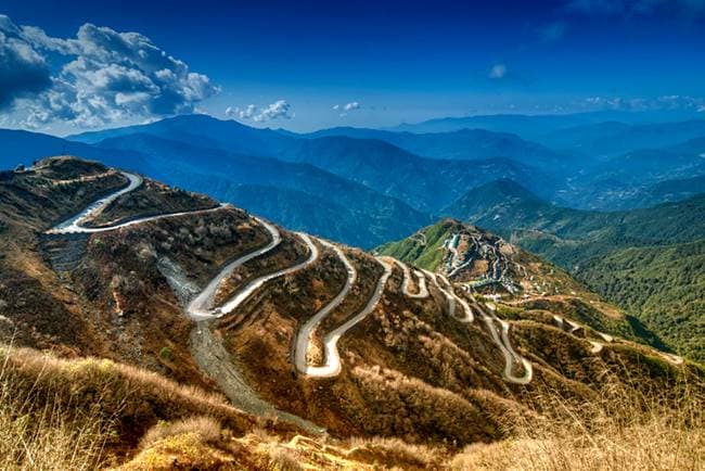 dangerous roads, dangerous roads of india, highest altitude roads, Zoji La Pass, Rohtang Pass, Chang La Pass, Gata Loops, Bum La Pass, Killar-Kishtwar Road, Sikkim’s 3-level zigzag road, leh ladakh, indian express, indian express news