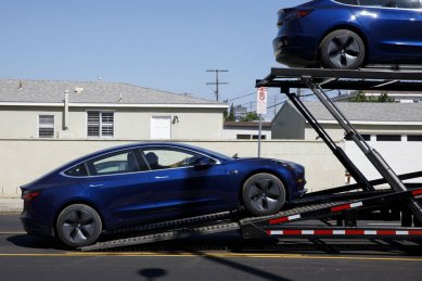 Tesla, Tesla Job cuts, Tesla Elon Musk, Elon Musk, Test downsizing, Tesla cars, Tesla cars too expensive, Electric cars, hybrid and low-emission cars, Greenhouse gas emissions