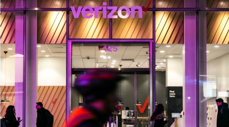 Tech Trends 2019, Artificial Intelligence, Virtual Assistant, Amazon Echo, Google Assistant, IoT, smart homes, Smart Things, 5G, 5G launch, self-driving cars, Facebook, social media, technology trends in 2019, 2019 technology