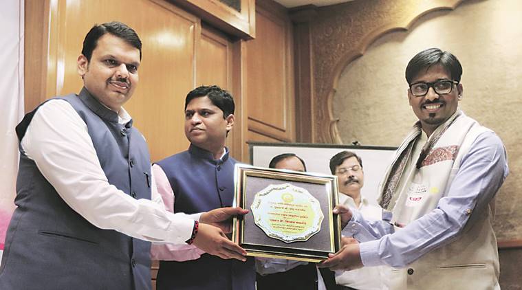 Indian Express reporter Vishwas Waghmode receives state award, Devendra Fadnavis