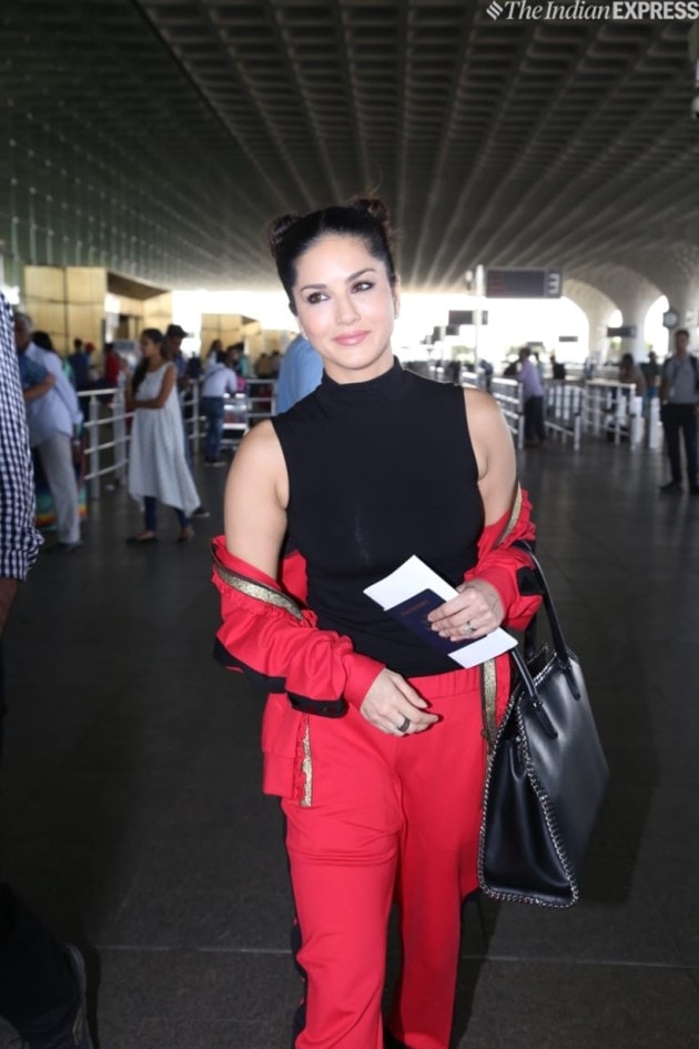 sunny leone at the airport