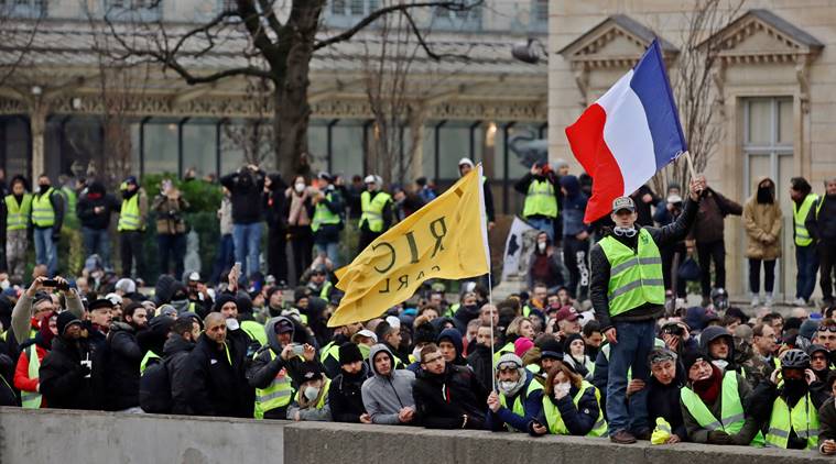 Yello vest, Yellow vest protest, France Yellow vest, France Yellow vest protest, Emmanuel Macron, Emmanuel Macron france, Yellow vest Emmanuel Macron, France protests, Indian express, world news, World news France, latest news