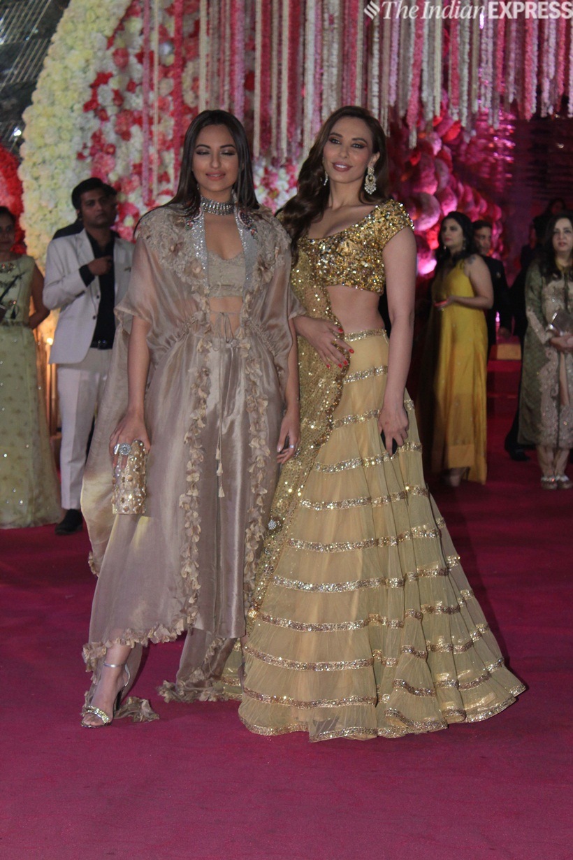 sonakshi sinha and iulia vantur at azhar morani wedding