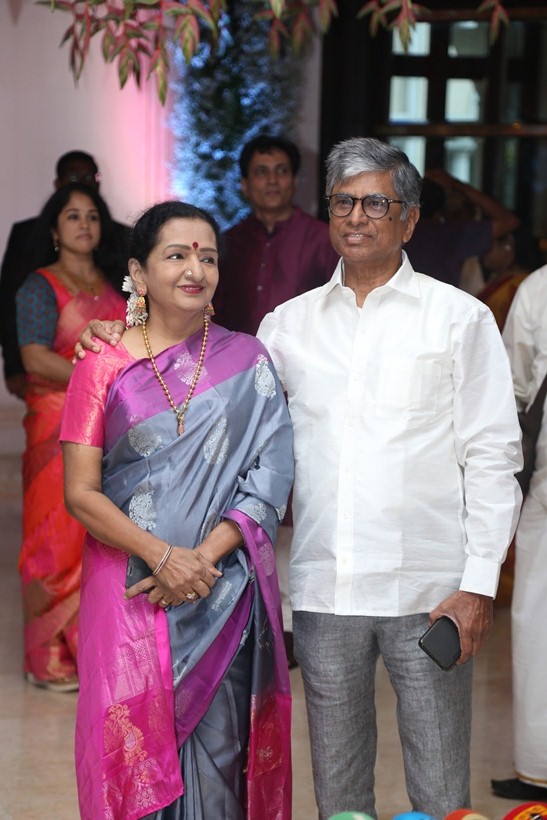 Vijay parents at soundarya rajinikanth Vishagan Vanangamudi's wedding