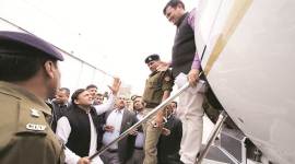 akhilesh yadav, akhilesh yadav detained, lucknow airport, chaudhary charan singh airport, lucknow, samajwadi party, police, allahabad university, bjp, indian express news