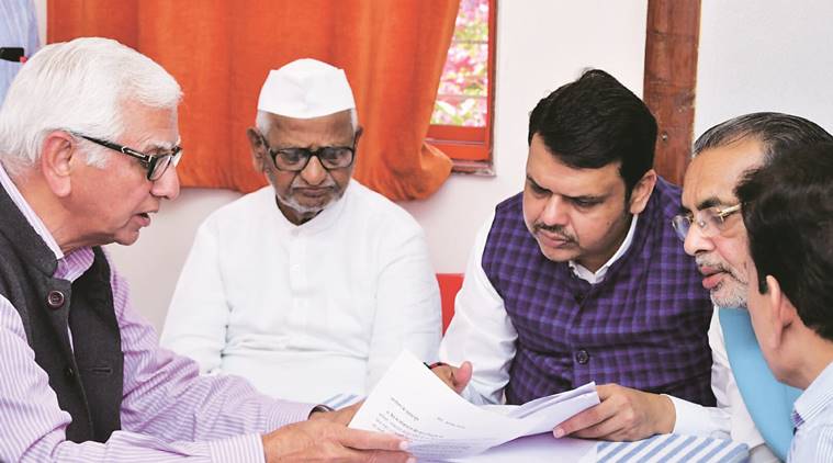 Hazare ends fast on 7th day after marathon talks with CM, ministers