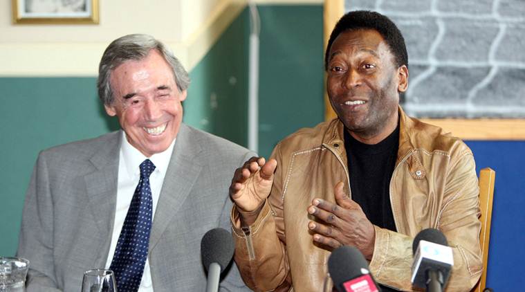 Pele pays tribute to goalkeeping magic of 'blue phantom' Gordon Banks