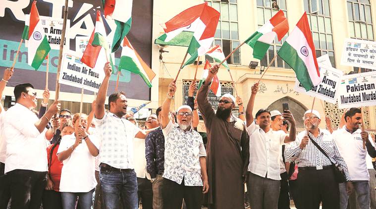 air strike, indian air force, pakistan, devendra fadnavis, maharashtra, police, celebrations, mumbai, thane, pulwama atack, crpf, kashmir, indian express news