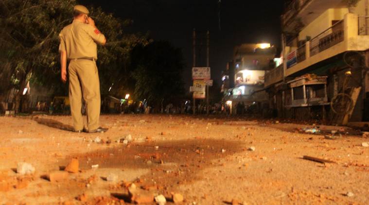 mob attack, mob attacks police, minor rape, constable rapes minor, lucknow, indian express