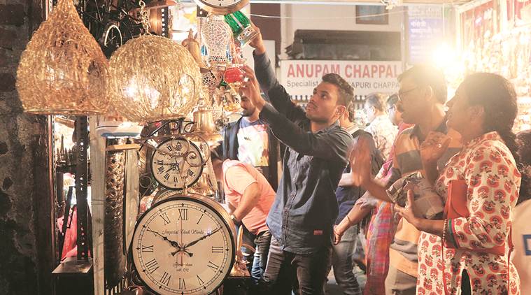 Colaba Causeway market: One of city's must-visit places, a haven for bargain hunters | Cities News,The Indian Express