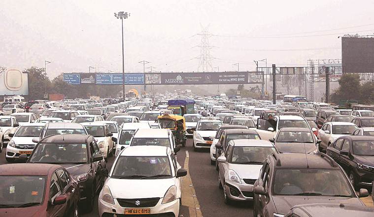 Traffic crawls as hundreds of farmers descend on Delhi-Noida Direct Flyway