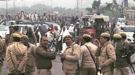 dnd-protest Traffic crawls as hundreds of farmers descend on Delhi-Noida Direct Flyway