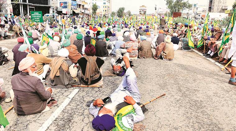 Cheque bounce cases: Farmers block highway as talks with banks, govt fail