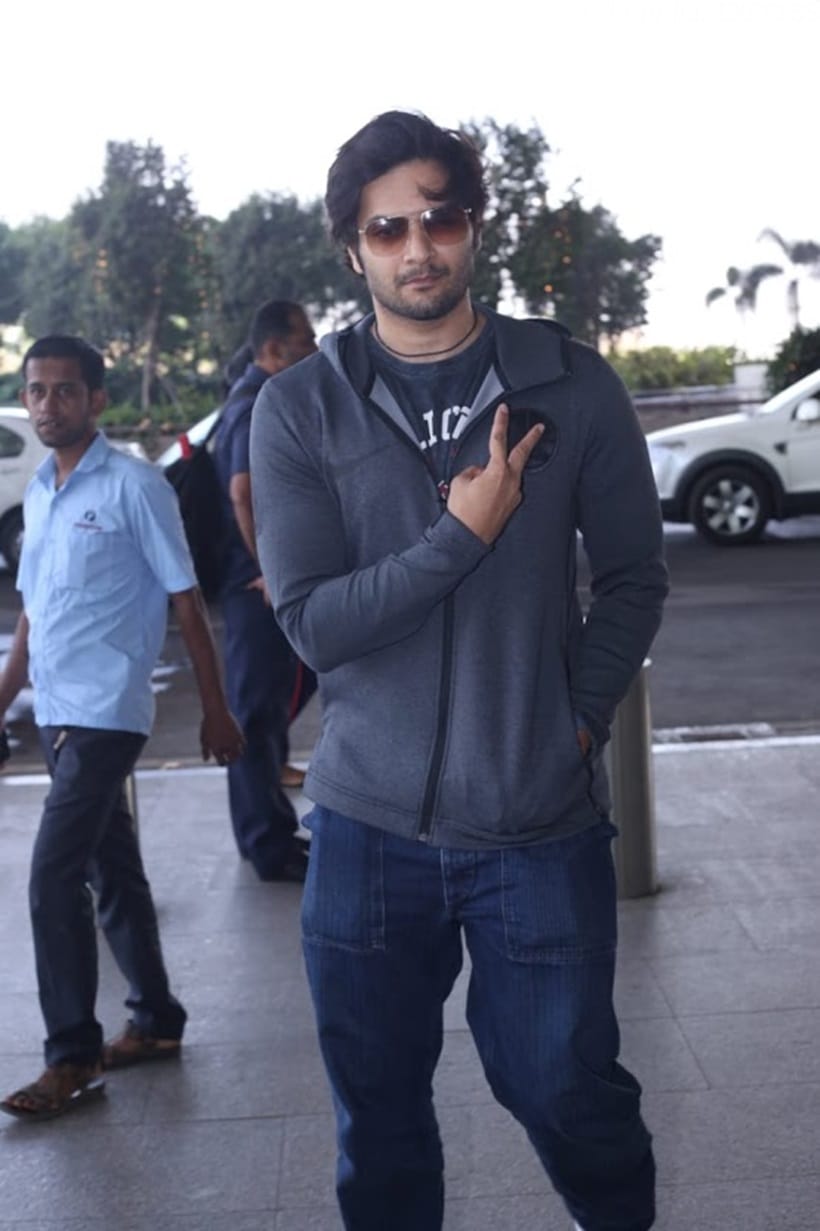 Ali Fazal at airport