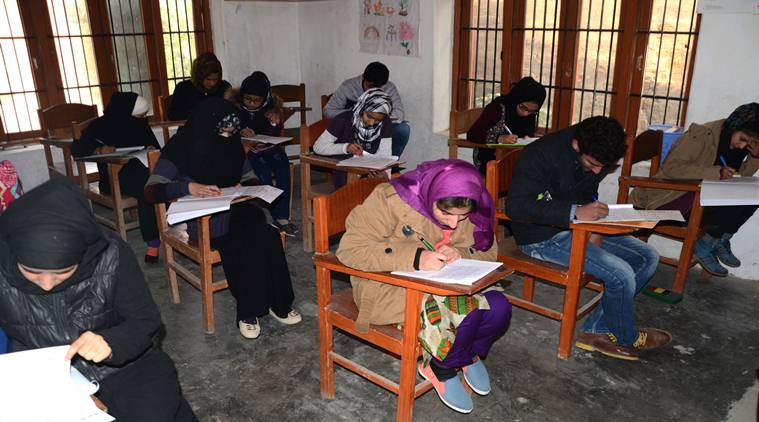 Srinagar Jammu Kashmir, Jammu Kashmir section 144, Jammu Kashmir curfew, Mehbooba Mufti house arrest, Omar abdullah house arrest, jammu kashmir latest news, amarnath yatra suspended, India news, indian express