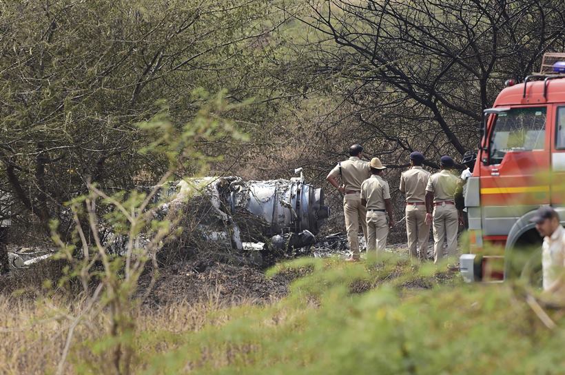 hal aircraft crash, bengaluru aircraft crash, IAF plane crash, Bengaluru crash, HAL aircraft crash, HAL Bengaluru, Bengaluru aircraft crash, Indian air force, IAF crash bengalur, bengaluru crash photos, IAF crash pictures, India news, Indian express