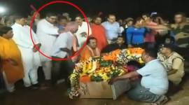 odisha-mla-viral-video-759 Cuttack BJD MLA manhandles man during last rites of CRPF jawan, apologises later