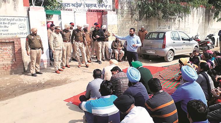 Protests against Padho Punjab continues, 4 teachers suspended, 7 get showcause notice