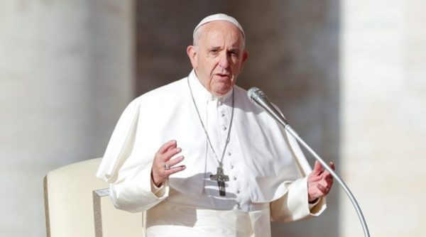 Pope Francis cites plight of migrants, children on Good Friday