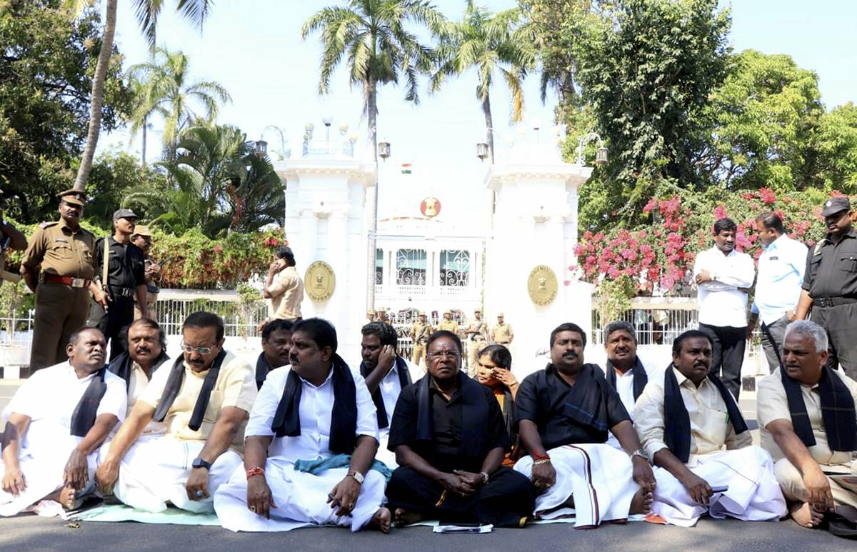 Puducherry Cm Stages Dharna Outside Raj Nivas Against Governor Kiran Bedi S Autocratic Attitude India News The Indian Express