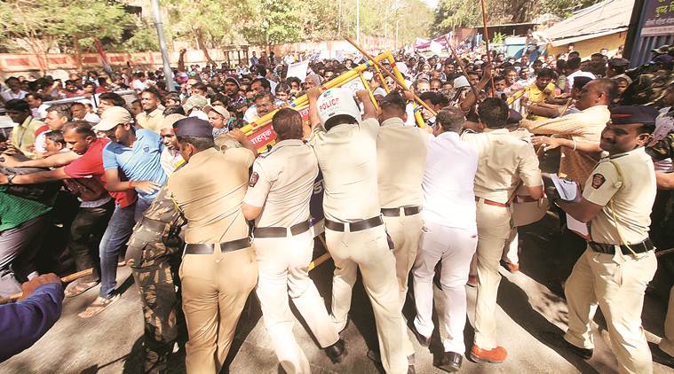 Pune, Pune police, Lathicharge on hearing-impaired protesters, hearing-impaired protesters, Pune Police lathicharge, Pune protests, devendra fadnavis, Indian express