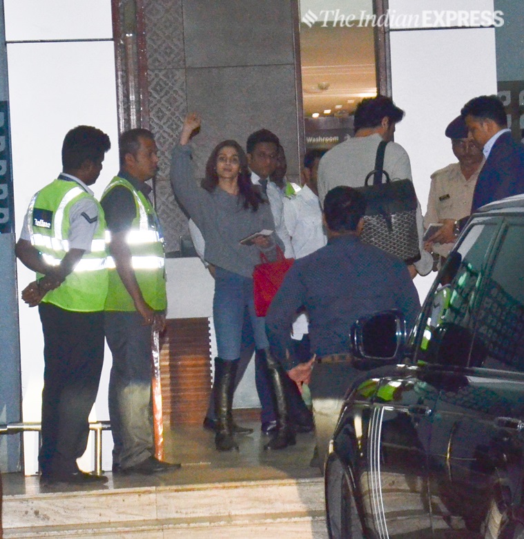   ranbir alia at the airport 