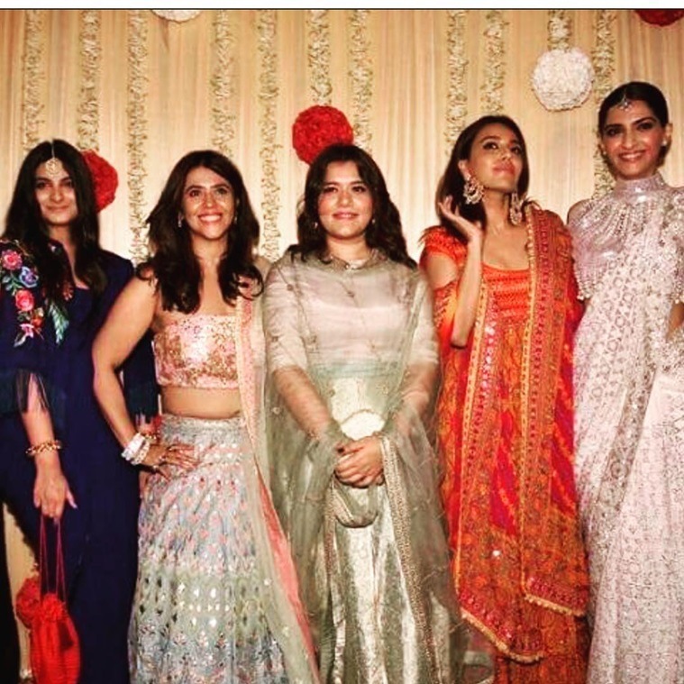 Have you seen these photos of Anushka Sharma, Malaika Arora and Kriti ...