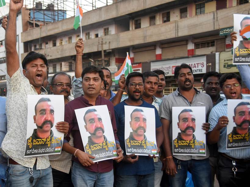 Wing commander Abhinandan returns; first photos