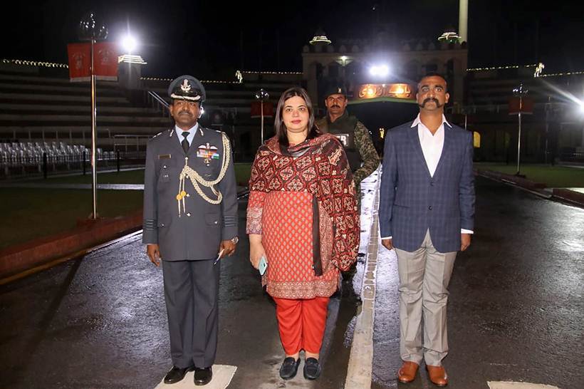 Wing commander Abhinandan returns; first photos