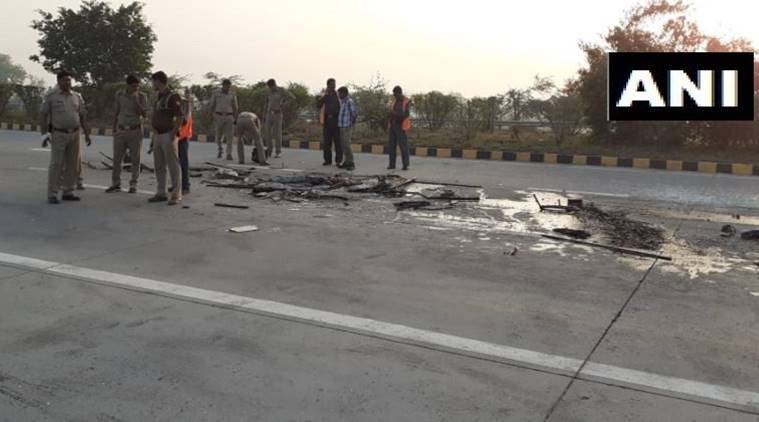 yamuna expressway accident, greater noida, killed in accident, accident death, people killed, 8 killed in accident, greater noida, indian express