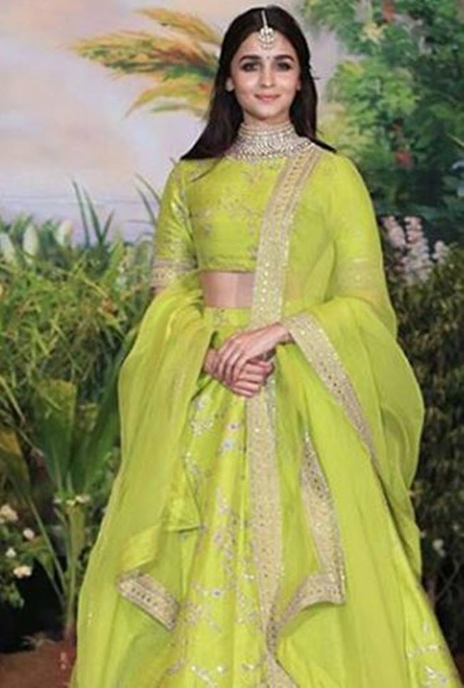 Alia Bhatt is as royal as 'Rani' in Manish Malhotra bridal lehenga in  Kudmayi song - India Today