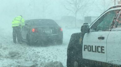 A policeman talks to a driver as snow clogs the roads in Lone Tree, Colorado, U.S. in this March 13, 2019 handout photo. City of Lone Tree, Colo./Handout via REUTERS ATTENTION EDITORS - THIS IMAGE WAS PROVIDED BY A THIRD PARTY.